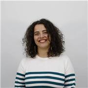 Profesora de música apta para todos los niveles